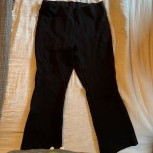 Ann Mashburn cropped Faye black flare leggings, size small.